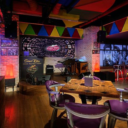 ดับเบิลทรี บาย ฮิลตัน โดฮา - อัลซัดด์ Hotel ภายนอก รูปภาพ The interior of a typical Hard Rock Cafe
