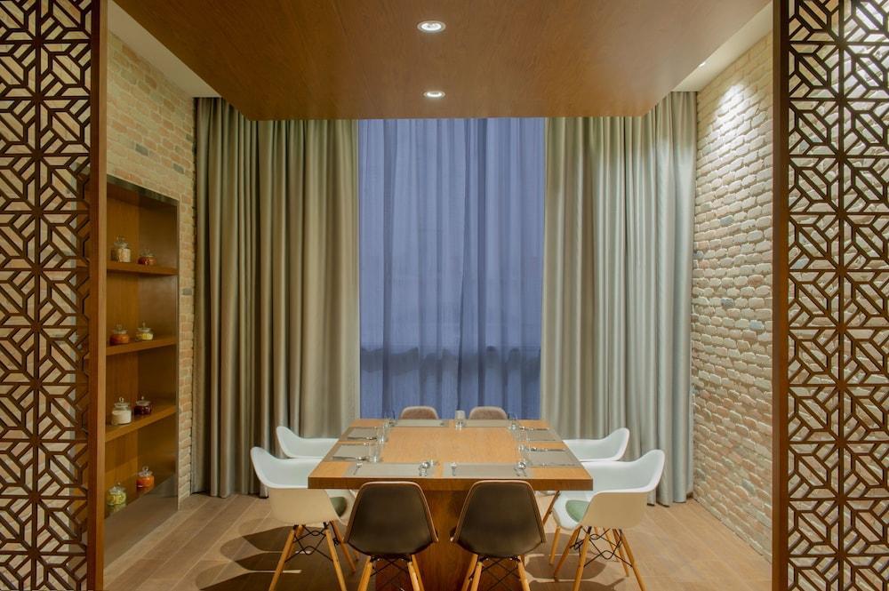 ดับเบิลทรี บาย ฮิลตัน โดฮา - อัลซัดด์ Hotel ภายนอก รูปภาพ Meeting room