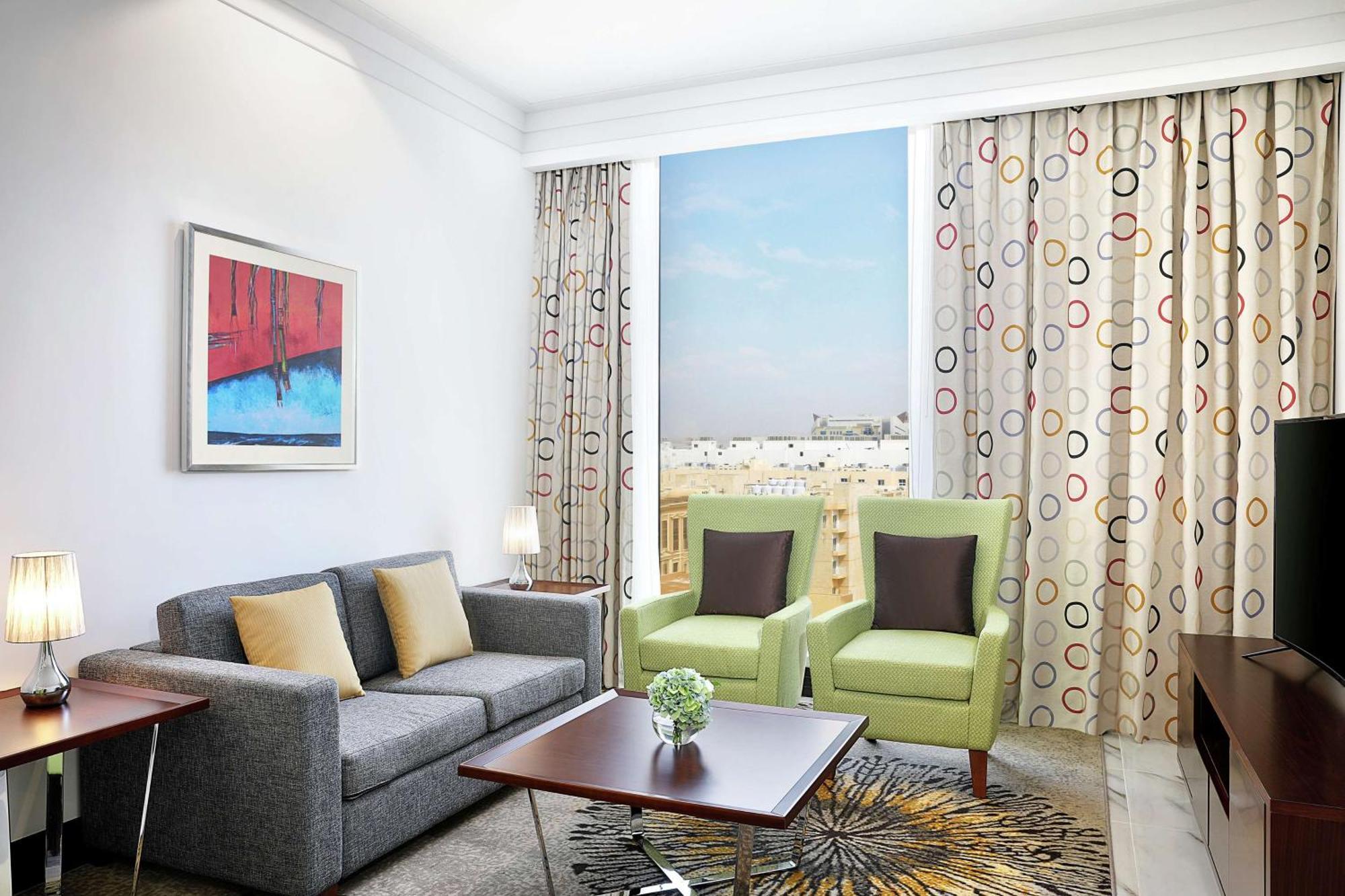 ดับเบิลทรี บาย ฮิลตัน โดฮา - อัลซัดด์ Hotel ภายนอก รูปภาพ A living room