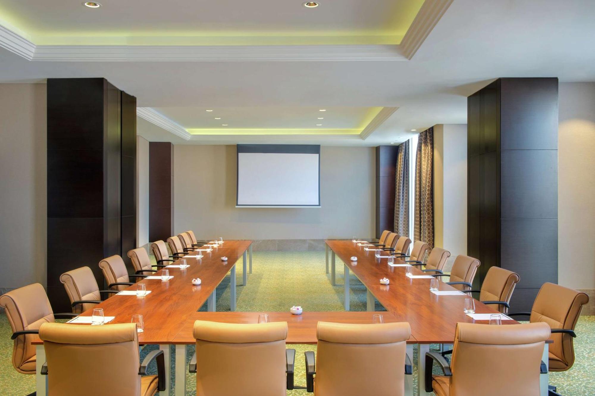 ดับเบิลทรี บาย ฮิลตัน โดฮา - อัลซัดด์ Hotel ภายนอก รูปภาพ Meeting room