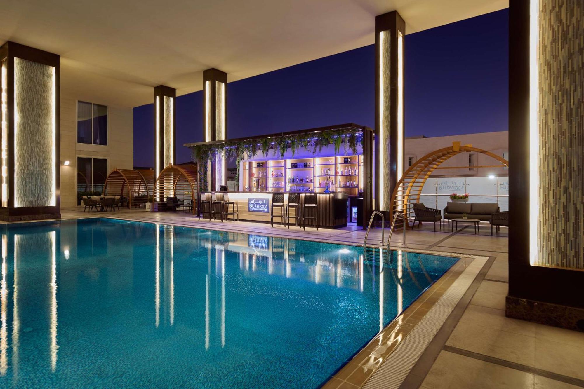ดับเบิลทรี บาย ฮิลตัน โดฮา - อัลซัดด์ Hotel ภายนอก รูปภาพ The swimming pool at the hotel