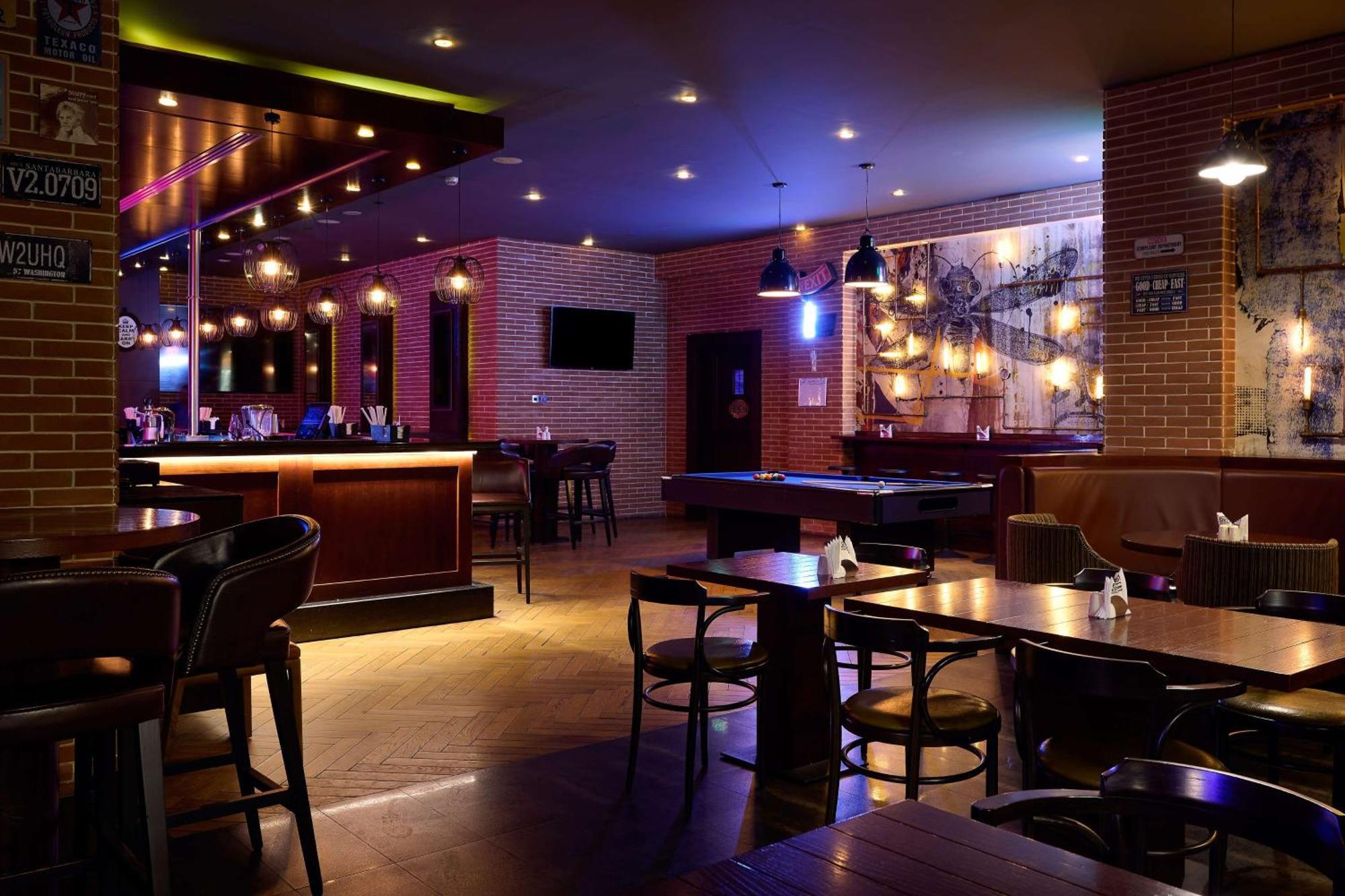 ดับเบิลทรี บาย ฮิลตัน โดฮา - อัลซัดด์ Hotel ภายนอก รูปภาพ The interior of a bar in Bangalore, India